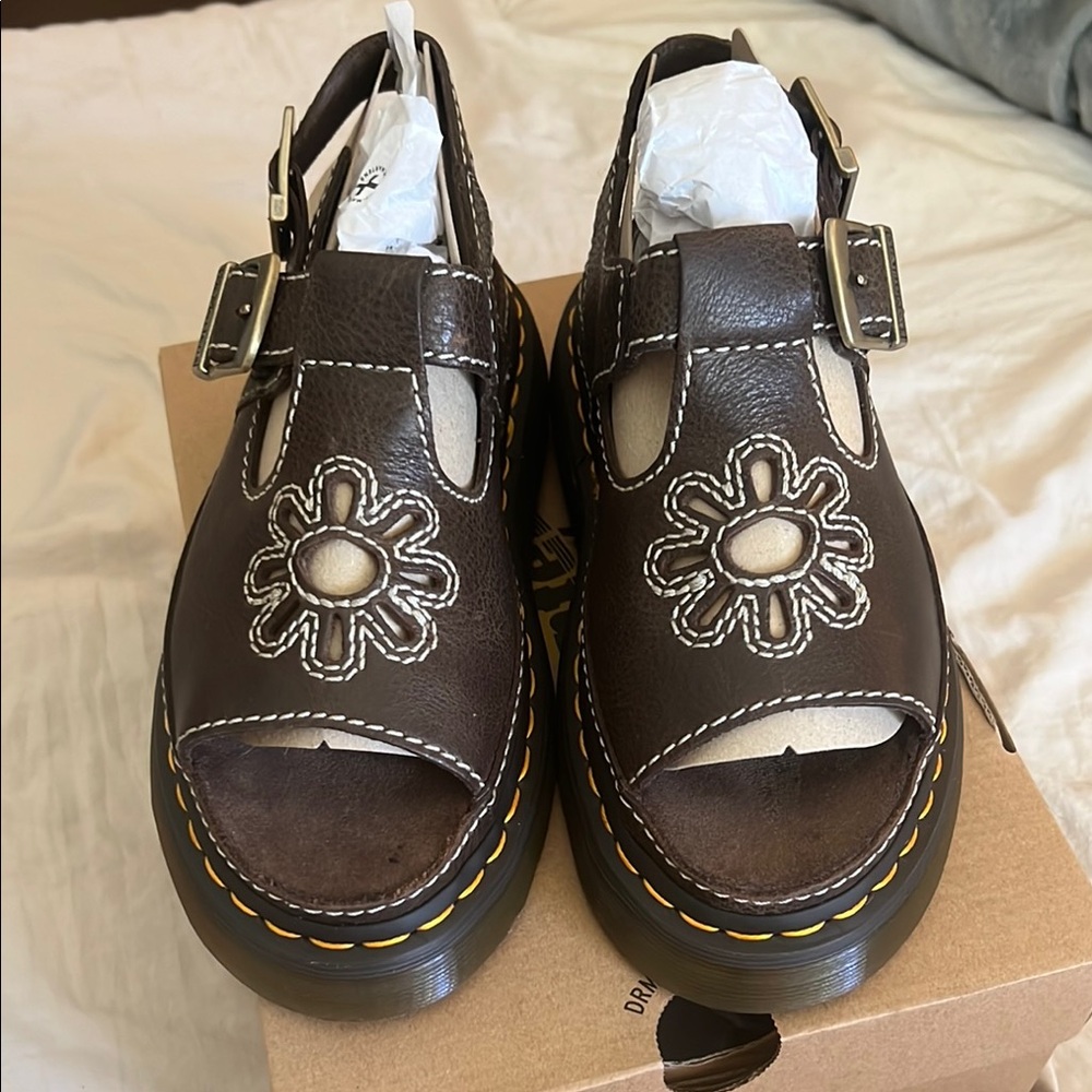Dr. Martens Dunnet Flower Brown Sandals